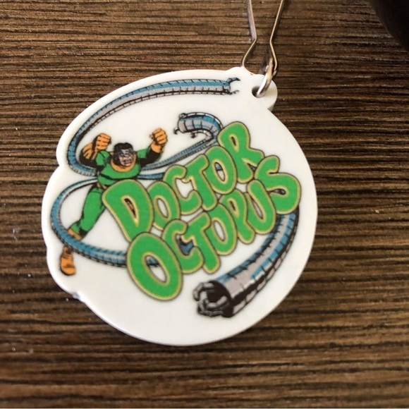 Marvel Bad Guys Mystery Capsule: Doctor Octopus rubber keychain - Picture 2 of 4